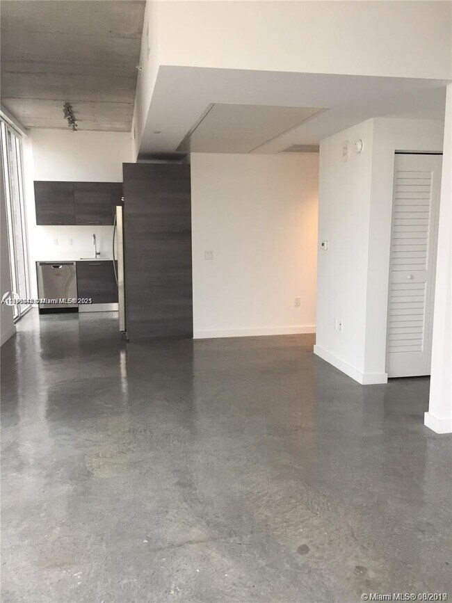 Foto del edificio - 151 SE 1st St