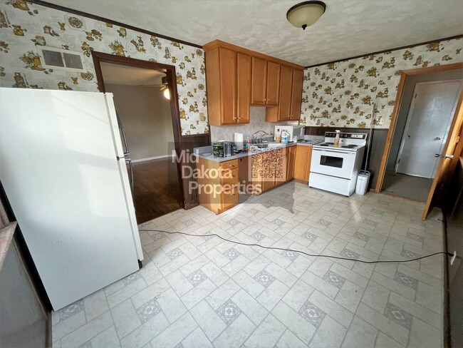 Foto del edificio - 1000 W 3rd- 5 bedroom, 2 bathroom, Attache...
