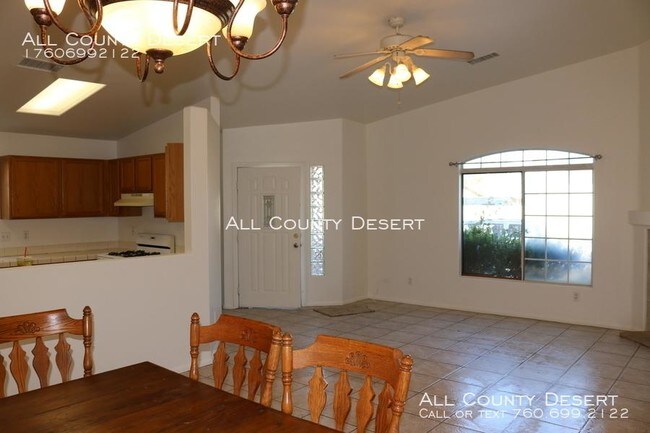 Foto del edificio - 3 bedroom in Cathedral City CA 92234