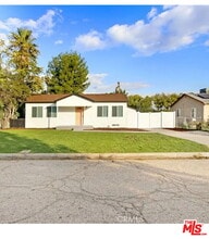 Building Photo - 4555 N Acacia Ave