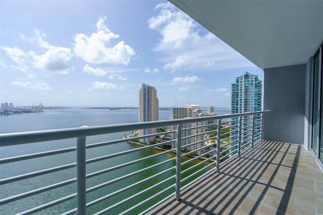Foto del edificio - 325 S Biscayne Blvd