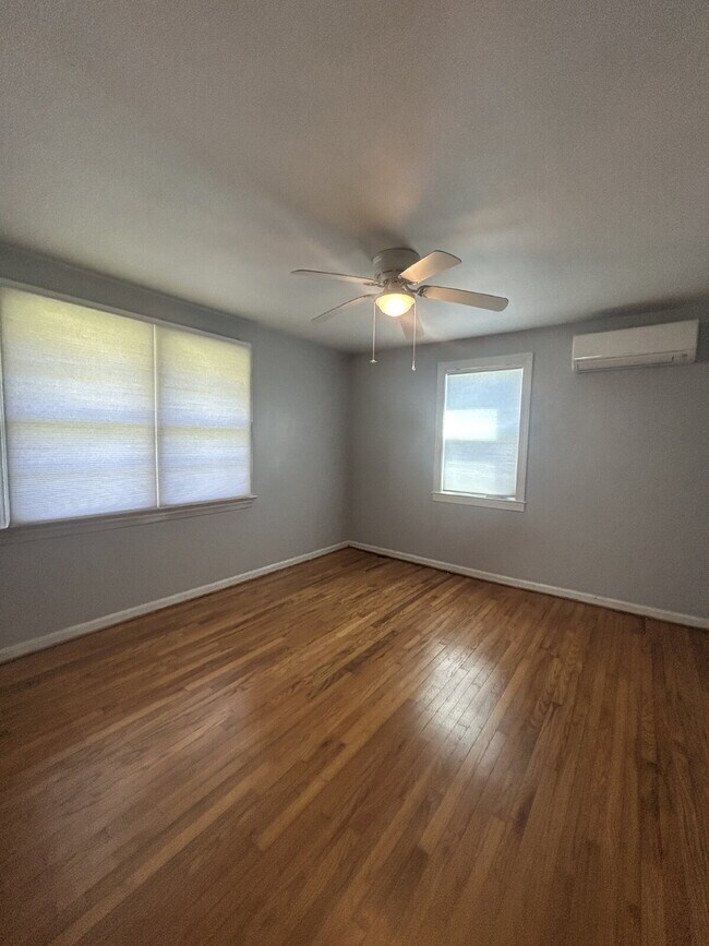 Foto del edificio - Charming Newly Renovated 2-Bedroom Home on 3 Acres – A Gardener’s Dream!