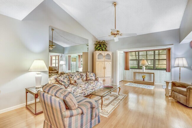 Building Photo - 2534 Boundbrook Dr S