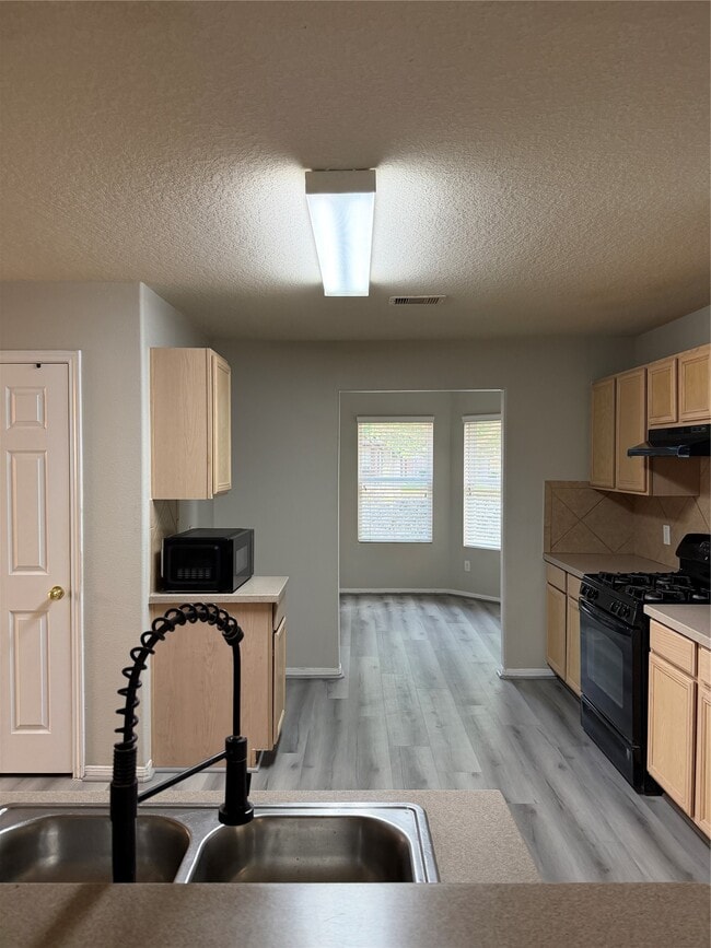 Building Photo - 3411 Apple Dale Dr