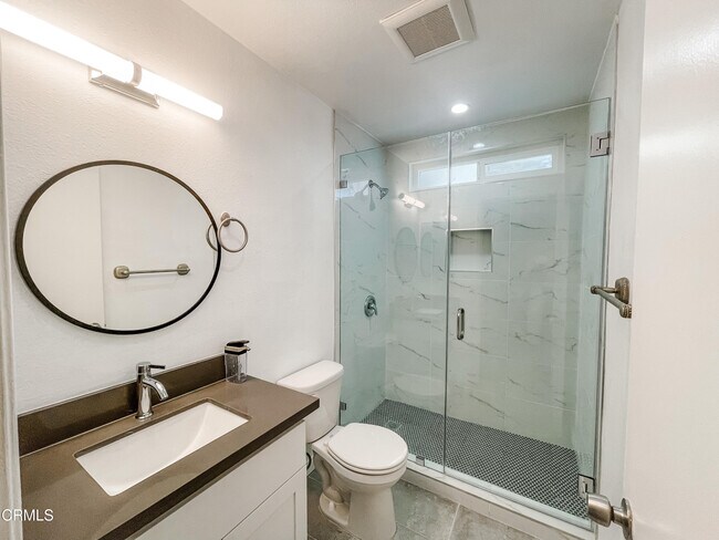 Foto del edificio - 1119 W Exposition Blvd