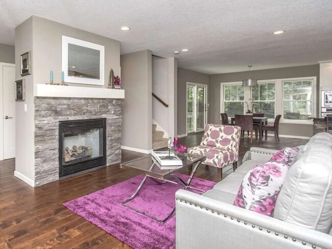 Building Photo - Gorgeous 5-Bed, 6-Bath Luxury Home in Prime Edina – Available September 1