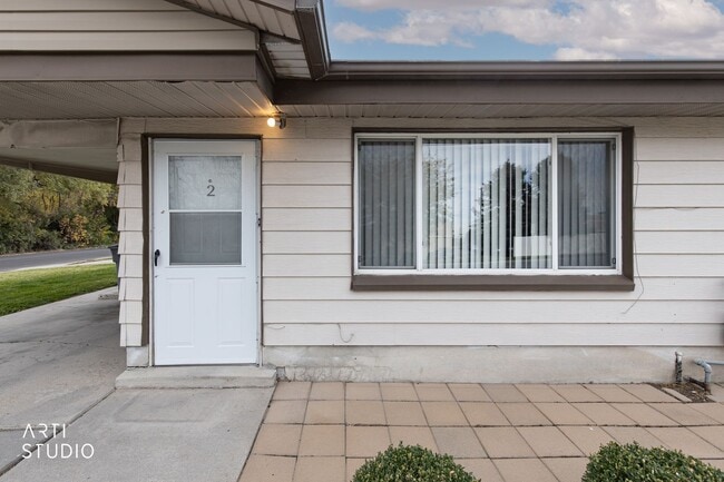 Building Photo - 2 Bedroom, 1 Bathroom South Jordan Duplex