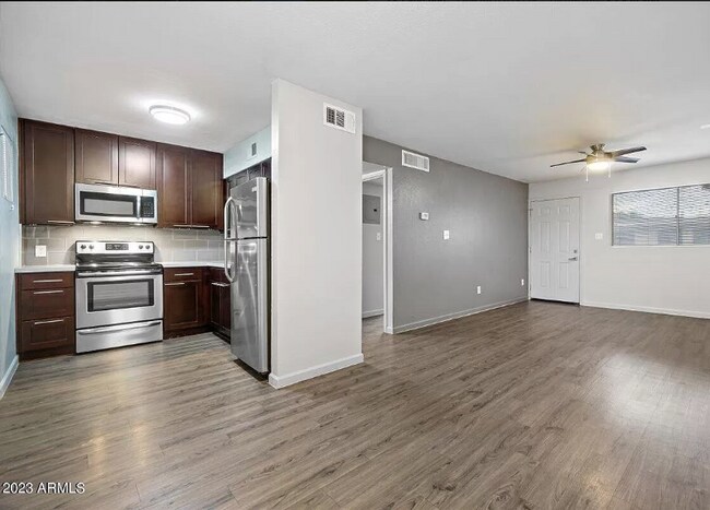 Foto del edificio - 2326 E Pinchot Ave
