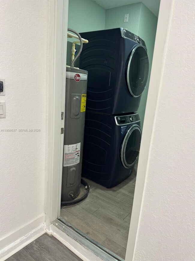 Foto del edificio - 613 NE 5th St