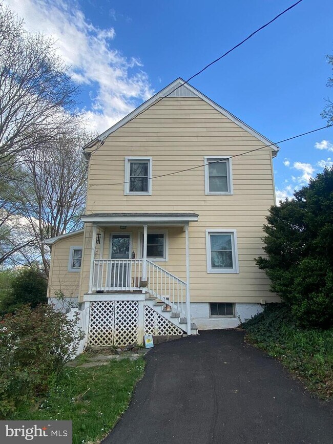 Building Photo - 623 S Mildred St
