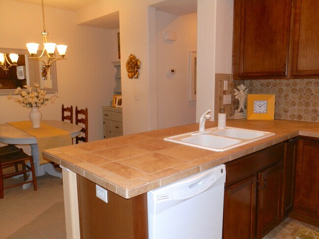 Barra de cocina y concepto abierto. - 5412 Seal Alley