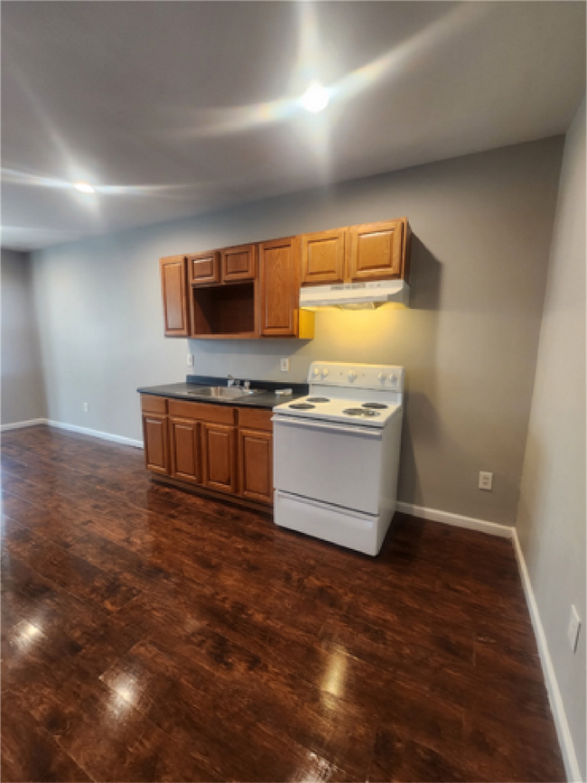 Photo - 1850 Clarence St Apartment