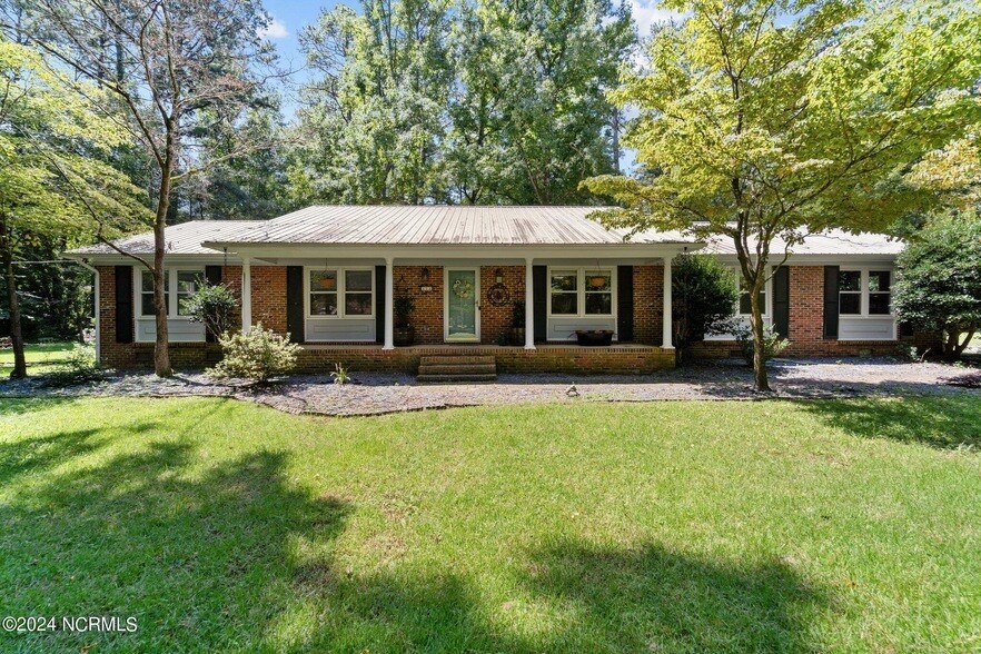 Primary Photo - 114 Grampian Way