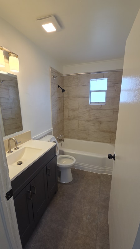 Foto del edificio - 1100 E Canal St