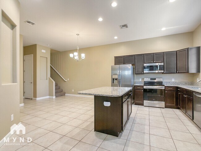 Building Photo - 1367 S Country Club Dr