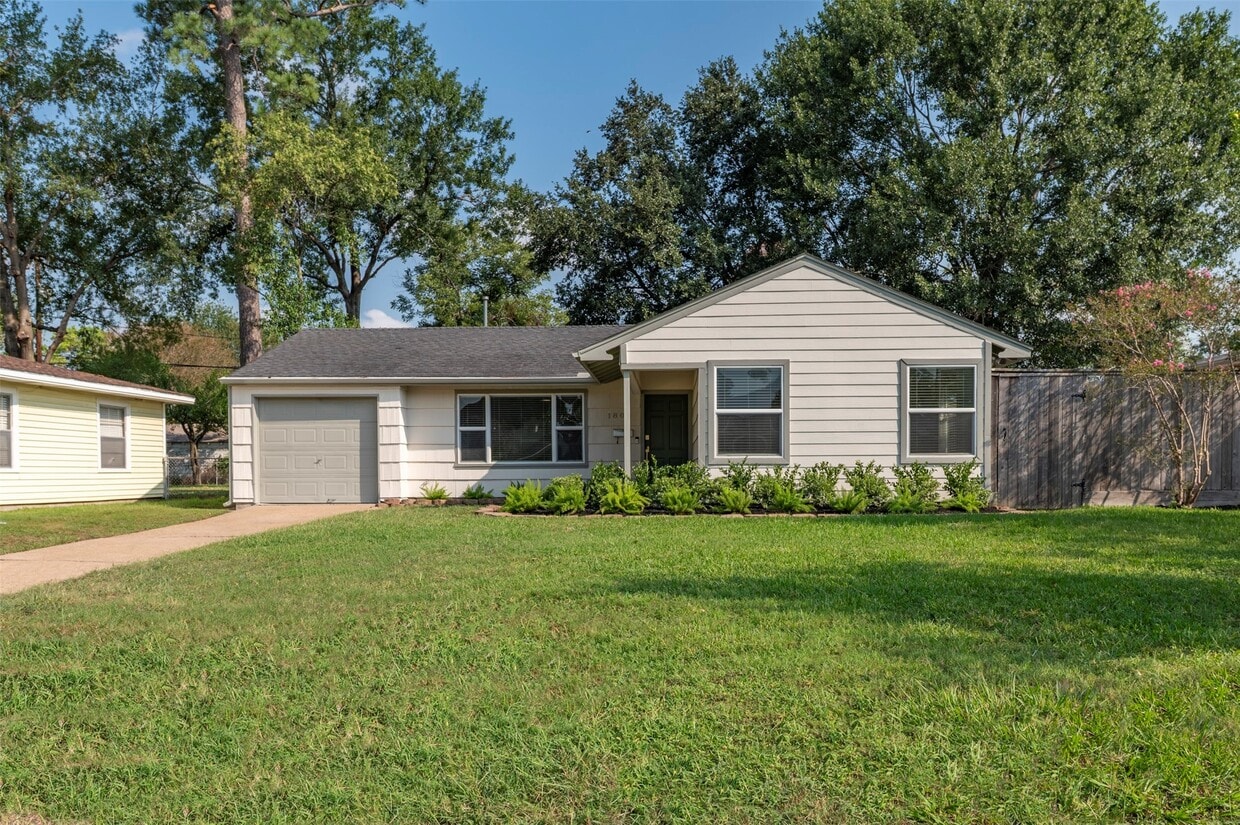 Foto principal - 1806 Gardenia Dr