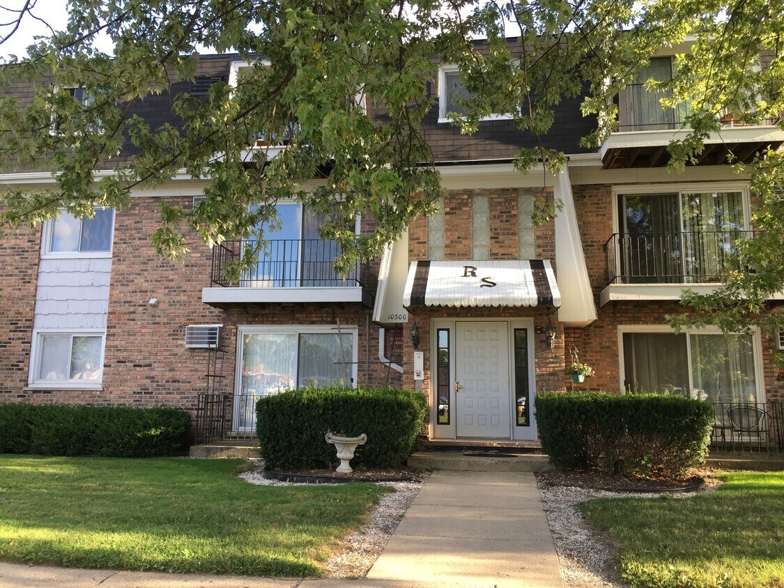 10300 S Ridgeland Ave Unit 203, Chicago Ridge, IL 60415 Condo for