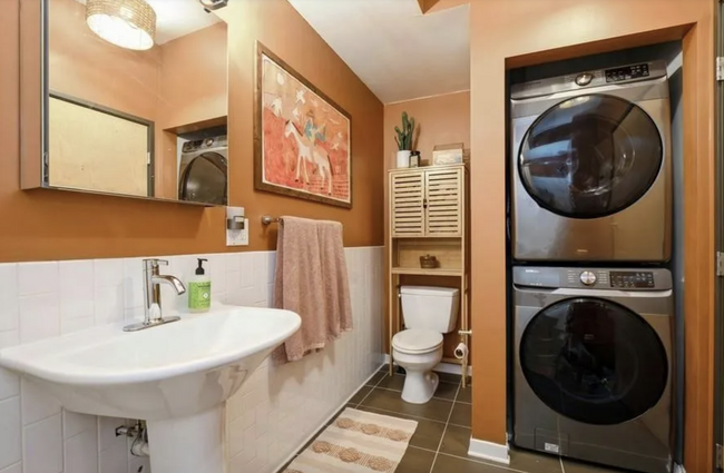 Large Bathroom with in unit laundry. - 10 E 26th St