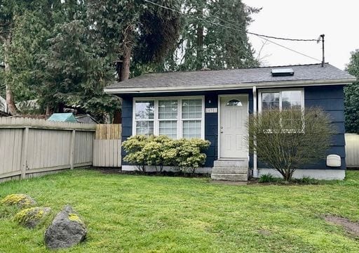 Darling three bedroom in Haller Lake! - Charming and bright 3 bedroom in Haller Lake