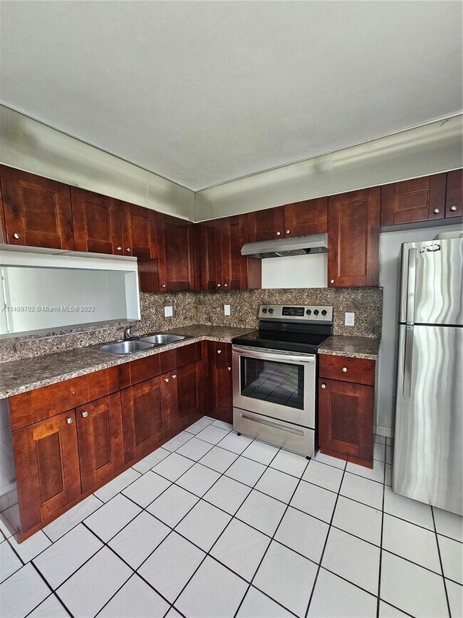 Foto del edificio - 1120 N Franklin Ave