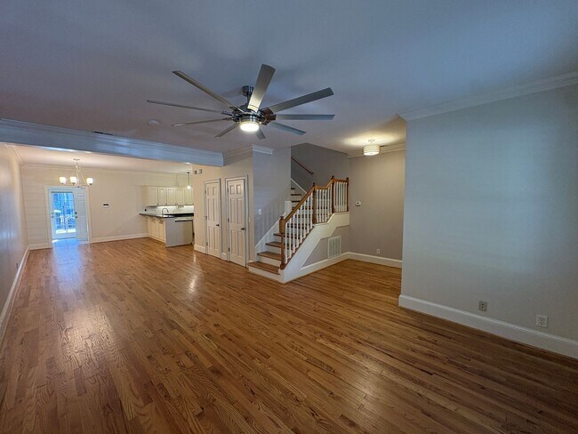 Foto del edificio - Townhome Available in North Main Community Downtown Greenville!