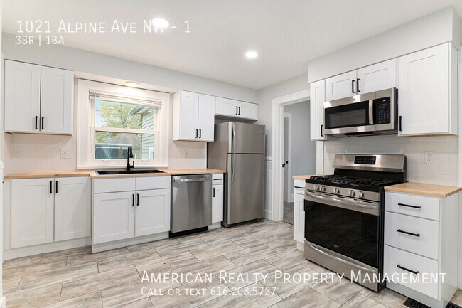Building Photo - 1021 Alpine Ave NW