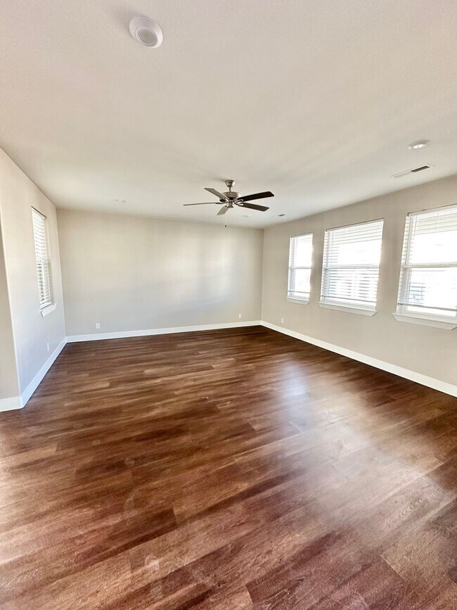 Foto del edificio - 4 Bed Desert Color Home!