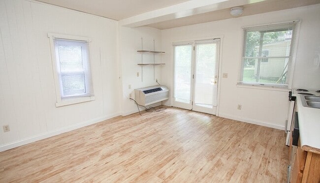 Photo - 547 Layman Ave Apartment