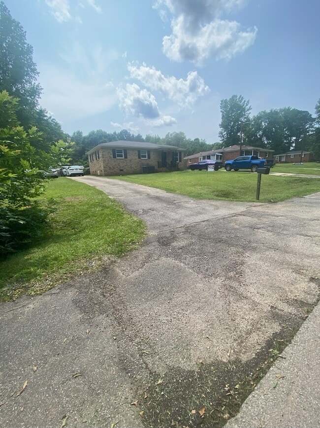 Front Street View - side - 2017 Garland Trail Ln