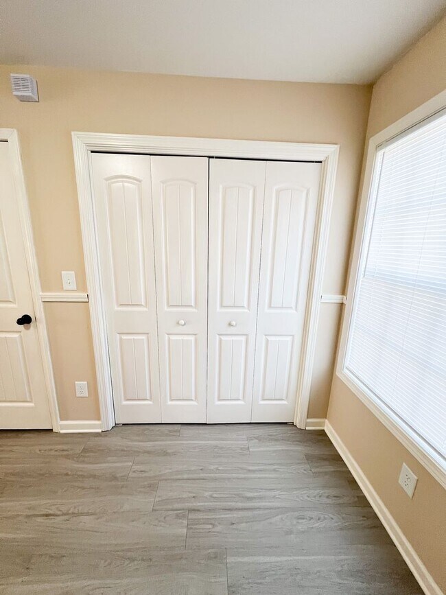 Foto del edificio - 2 Bedroom 1.5 Bath Townhome