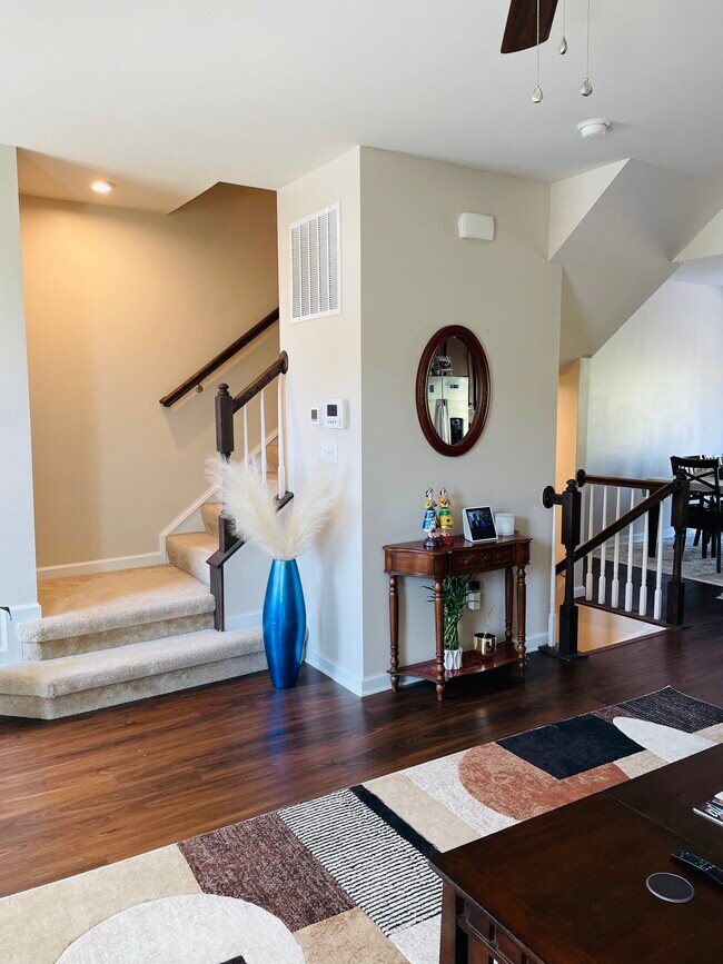 Building Photo - 2046 Elm Tree Ct