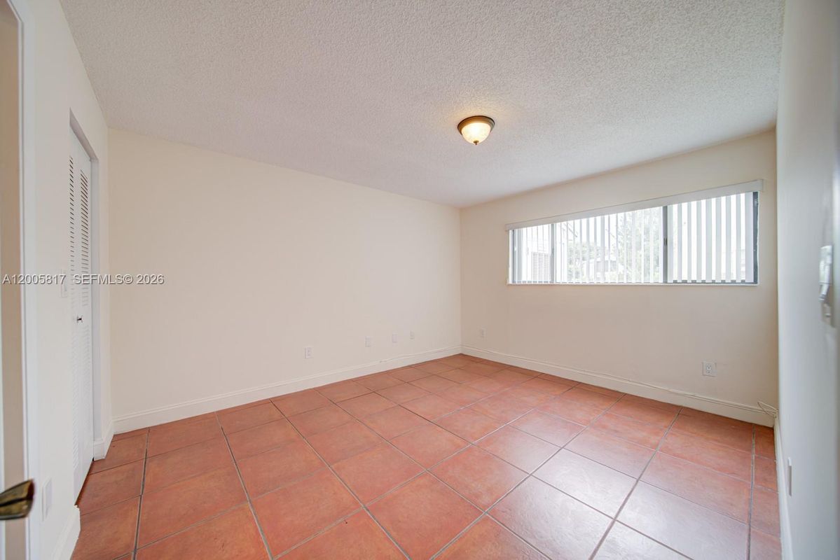 Foto del edificio - 9715 Hammocks Blvd