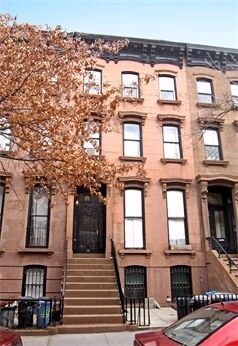 Primary Photo - 125 Saint James Place Apartments