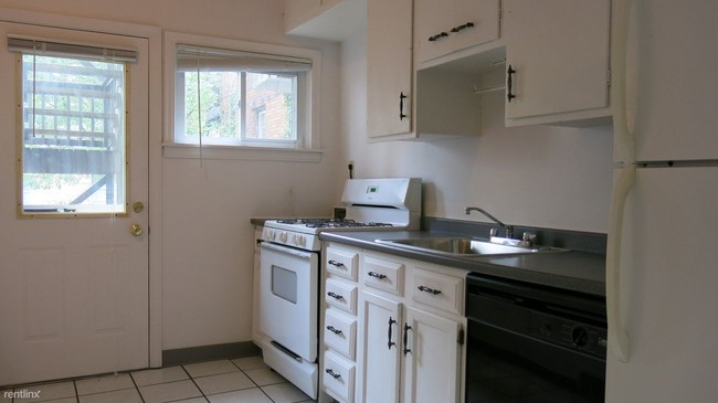 Building Photo - 2 br, 1 bath  - 625 Bellefonte St Apt 1