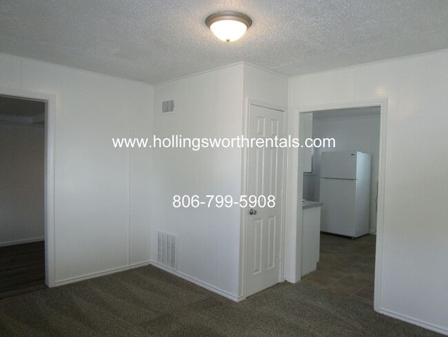 Building Photo - Centrally located 3 Bedroom or 2 bedroom 2...