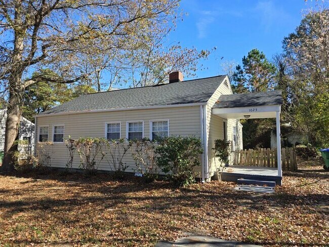 Foto del edificio - 1025 Bradley Ln