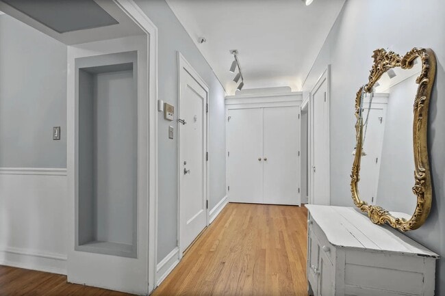 Foto del edificio - 906 Oakton St
