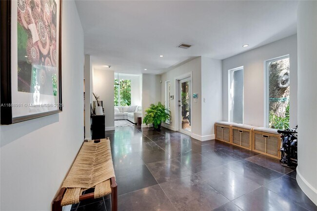 Building Photo - 3940 Loquat Ave