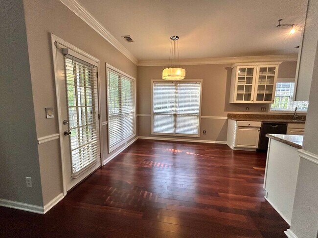 Foto del edificio - 500 Elgaen Ct