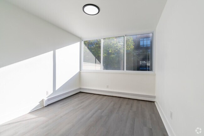 2 habitaciones, 2 baños, 750 pies cuadrados, renovado, dormitorio 2 - 912 Brown St