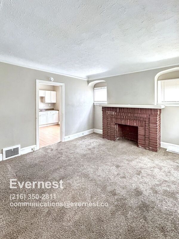 Foto del edificio - 11917 Forest Ave