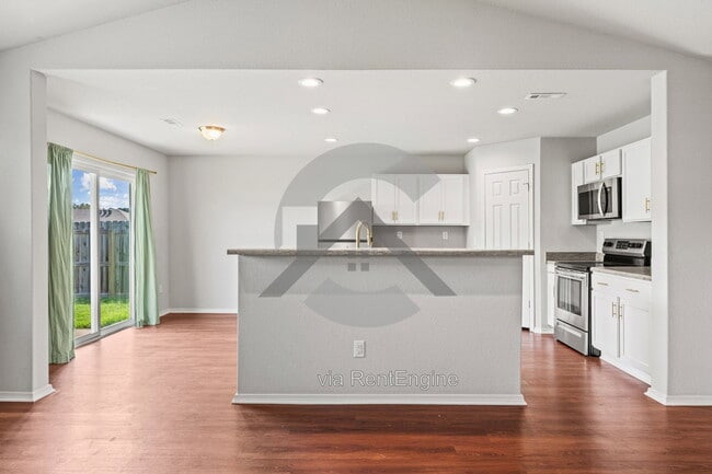 Building Photo - 10220 Brandi Kay Dr