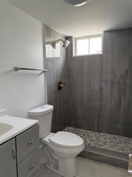 Foto del edificio - 1851 NE 62nd St