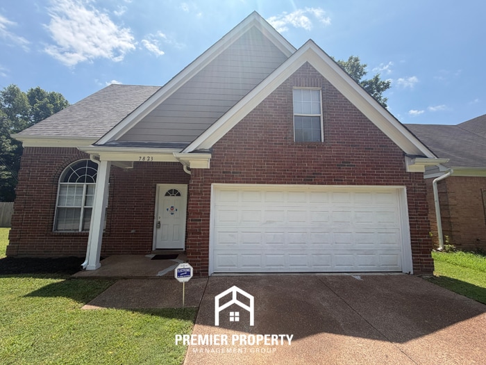 4BR/2.5BA Memphis Rental with 2-Car Garage, Hardwood Floors & Luxury Primary Bath - 4BR/2.5BA Memphis Rental with 2-Car Garage, Hardwood Floors & Luxury Primary Bath