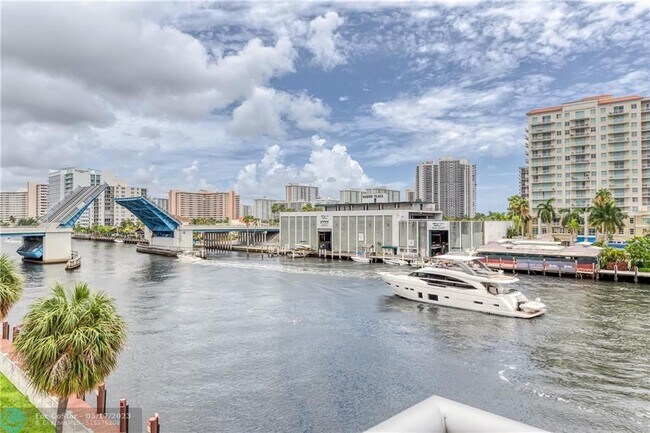 Foto del edificio - 2900 NE 30th St