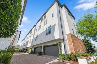 Building Photo - 705 Delano St