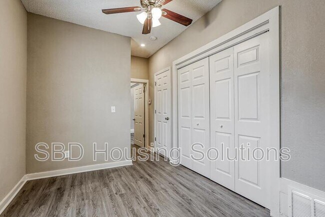 Foto del edificio - 2256 S Sterling Ave