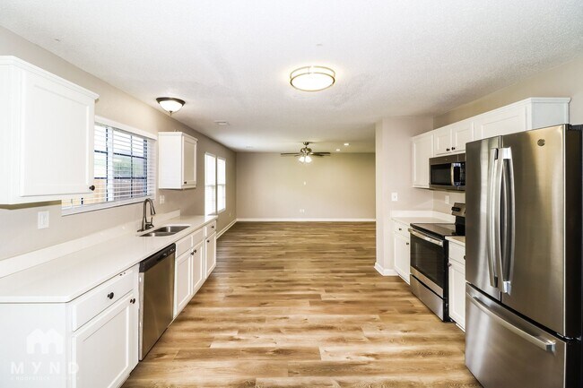 Foto del edificio - 1772 Englehart St