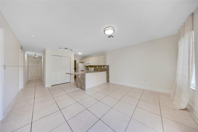 Foto del edificio - 4519 NW 163rd St