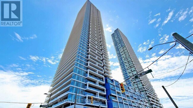 Photo du bâtiment - 898 Portage Pkwy